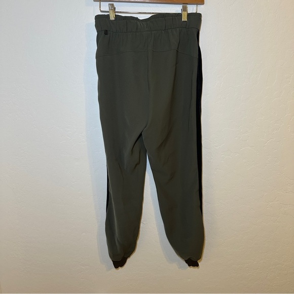Lululemon On the Fly Jogger *Velvet Trim Dark Olive / Black Size 4 - Picture 3 of 5